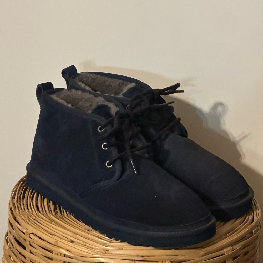 UGG mens Neumel Navy Blue Suede Sheepskin Chukka Ankle Boots Shoes Size US 10